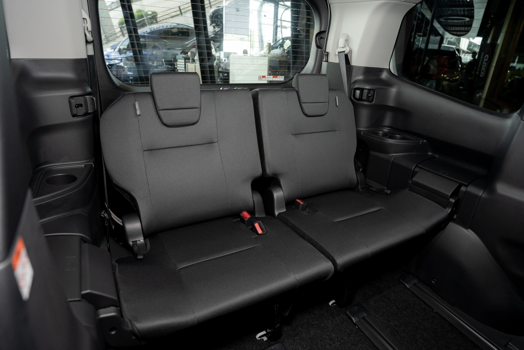 TOYOTA NOAH 1.8 HYBRID X AT ปี 2025 #9