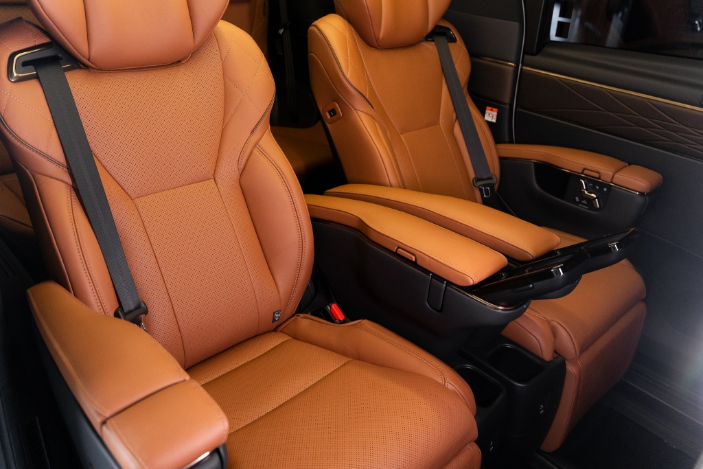 TOYOTA VELLFIRE 2.5 HEV 4WD Executive lounge + Modellista Japan AT ปี 2025 #6