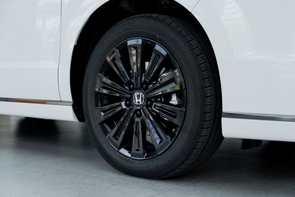 HONDA STEPWGN 2.0 e:HEV Premium Line Black Edition AT ปี 2025 #6